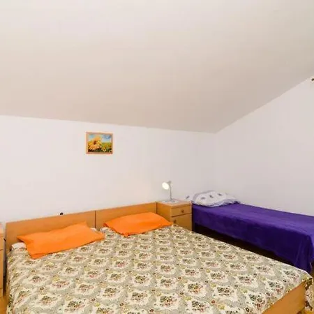 Sutvid With One Bedroom דירה