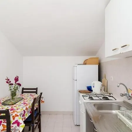 Sutvid With One Bedroom