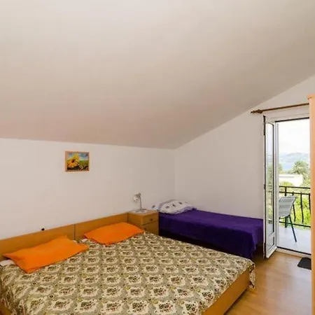Sutvid With One Bedroom דירה