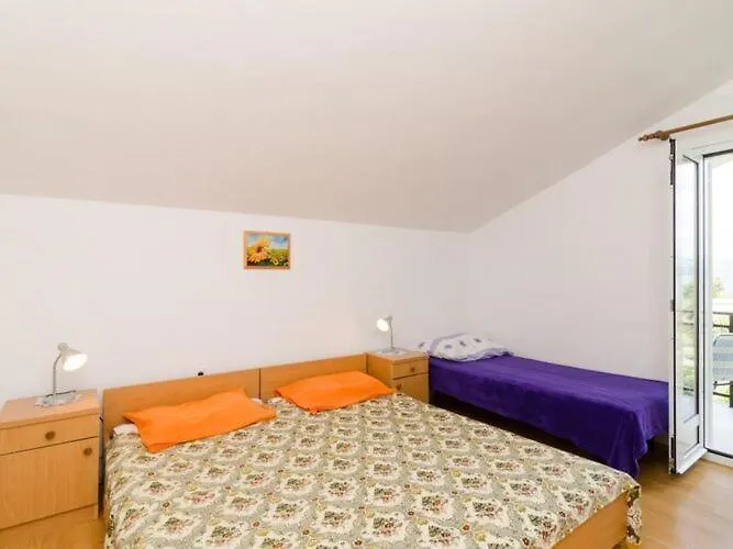 Sutvid With One Bedroom דירה